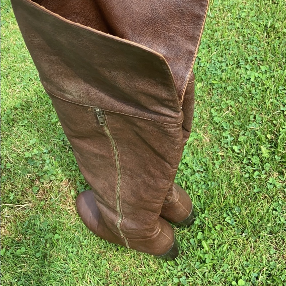 Tall dress boots, size 8. In excellent condition!